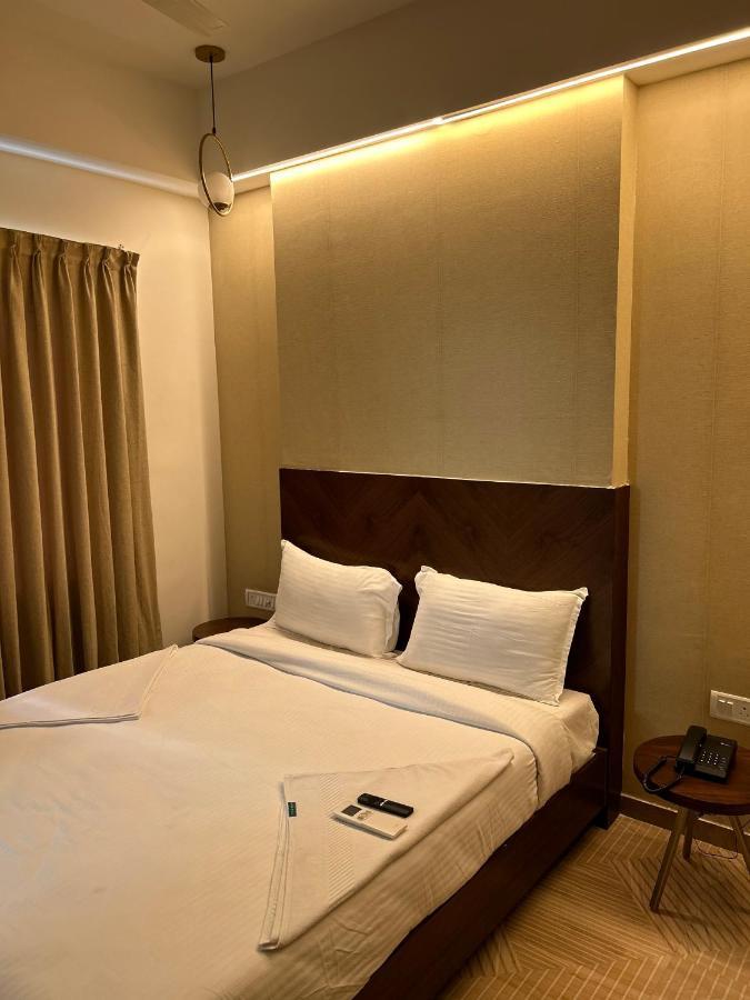 Flora Embassy Hotel Csennai Kültér fotó