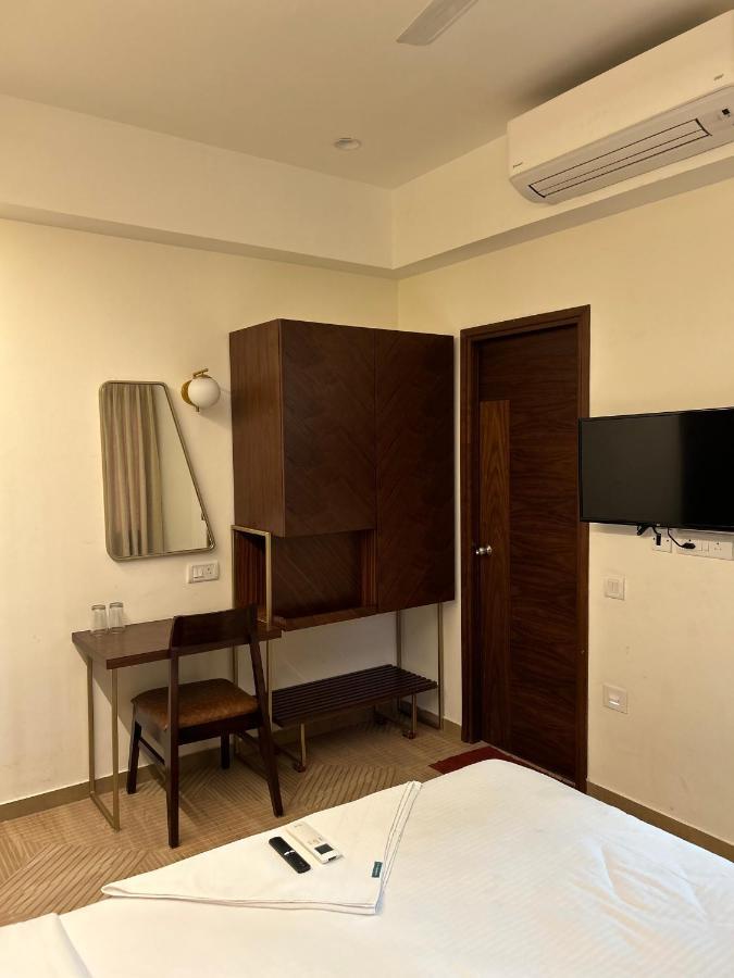 Flora Embassy Hotel Csennai Kültér fotó